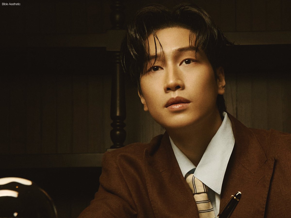 BibleAesthetic's tweet photo. 𝗕𝗶𝗯𝗹𝗲: “I feel like I’m getting more experience. Definitely more experience than I had before, and a little bit more confidence, I can say. Yeah,So maybe, in the same definition, I’m getting a little bit more familiar. I just don’t want to get too comfortable or used to things. I want to understand more, but I still want to step out of my comfort zone. I don’t want to become accustomed to it. I want to try new things.”

@montblanc_world @biblesumett 
#MontblancxBible #MontblancHK
#Montblanc #Letswrite 
#BibleWichapas ❤︎ #bsumone