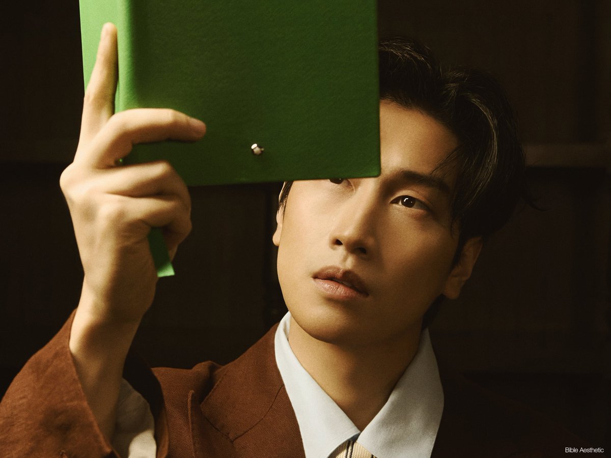 BibleAesthetic's tweet photo. 𝗕𝗶𝗯𝗹𝗲: “I feel like I’m getting more experience. Definitely more experience than I had before, and a little bit more confidence, I can say. Yeah,So maybe, in the same definition, I’m getting a little bit more familiar. I just don’t want to get too comfortable or used to things. I want to understand more, but I still want to step out of my comfort zone. I don’t want to become accustomed to it. I want to try new things.”

@montblanc_world @biblesumett 
#MontblancxBible #MontblancHK
#Montblanc #Letswrite 
#BibleWichapas ❤︎ #bsumone