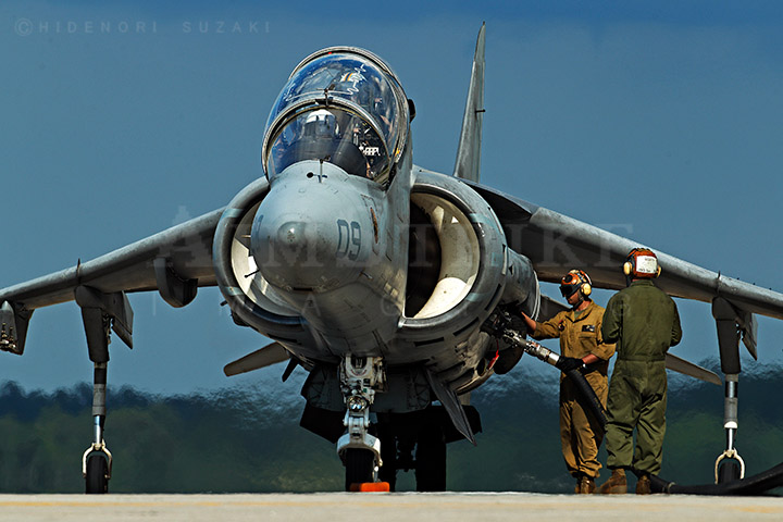 AimStrikeIMG's tweet photo. Conducting a hot pit refuel after landing 
VMAT-203 "Hawks" TAV-8B Harrier II 
MCAS Cherry Point, NC, USA https://t.co/kpo4K5a0ib