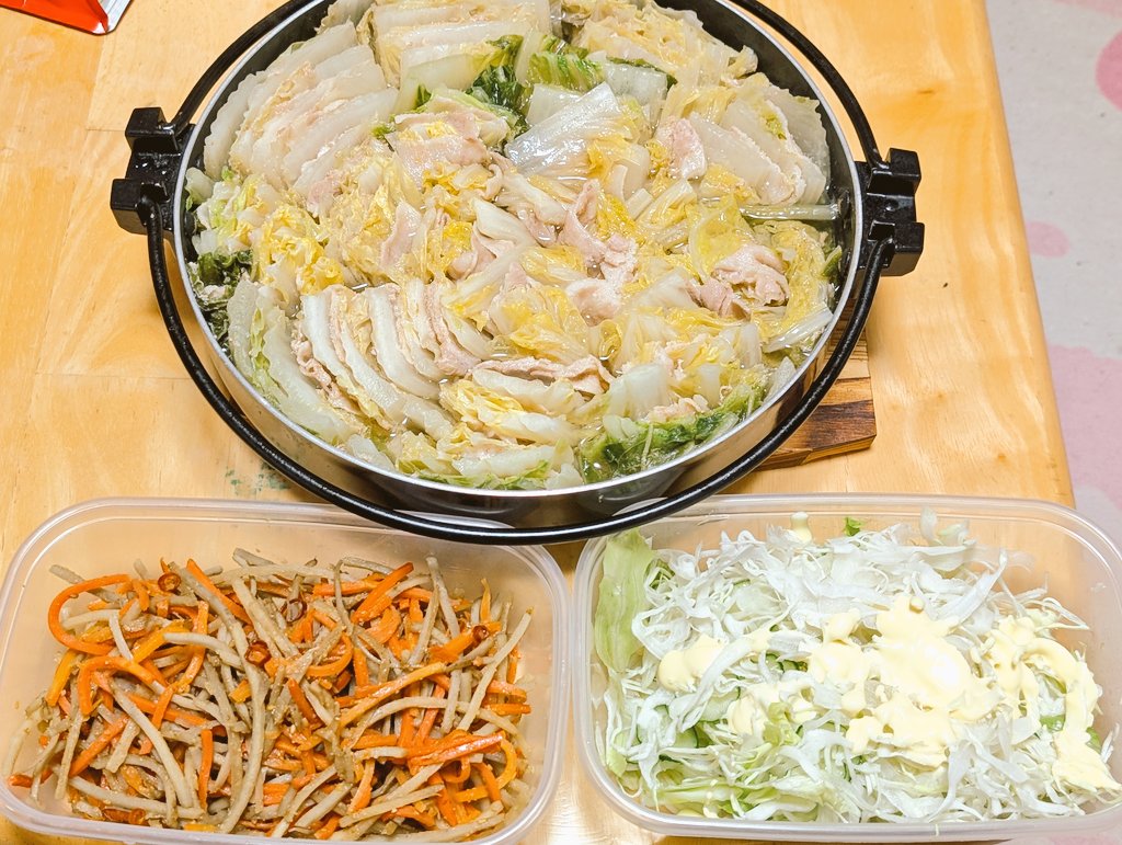 f014q's tweet photo. 〜最近の晩ごはん〜

★鶏もも肉の照り焼き＆鮭
★焼きそば
★ミルフィーユ鍋

※最近は仕事がハードだった
為に投稿＆Xを開く事すら
少なめでした😂

#おうちごはん #料理記録 
#晩ごはん https://t.co/eMbDListlz
