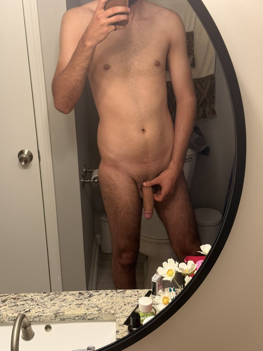 rodrigcrcs's tweet photo. Just got out of the shower—it's so hot! 🔥 I'm craving some ass. https://t.co/ZpAYrZYhoS