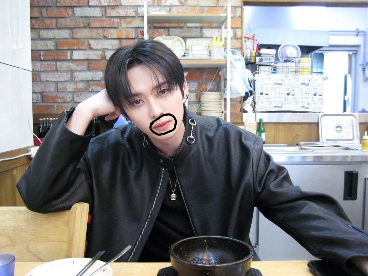 fronttooth_ATE's tweet photo. 소원이있어요....쑥쑥에 모먹티비에 리노초대해주세여ㅜㅜ
우리 노 낯가려도 시키는거 다잘해요..
잘생긴얼굴에 모지리수염그려도 그게 또  너무 잘생겼쟈나여
#쑥쑥 #모먹티비 #세찬오빠리노랑먹어줘요 https://t.co/Dbe9RIM0Jc