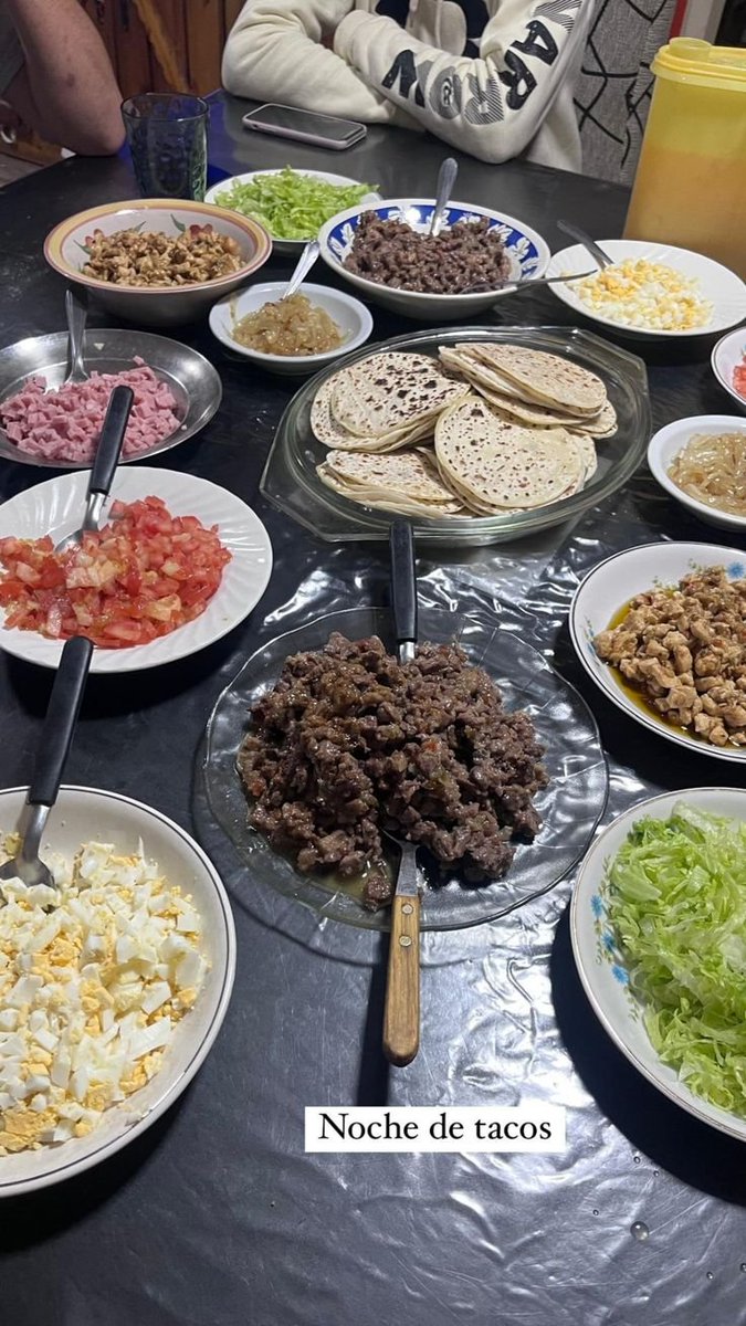 fernechini's tweet photo. necesito una noche de tacos https://t.co/XwiQGab16W