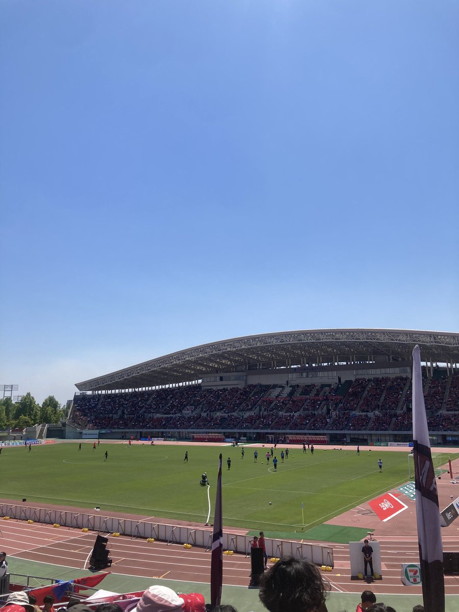 abc_cafe_1833's tweet photo. 陽射しが刺さるようだったね
素足にサンダルで
#ファジアーノ岡山 応援してたら
足の甲がしっかり焦げて
サンダル焼けしてしまった

よって私の中では昨日から夏の開始☀️ https://t.co/WCaJ38zKQk