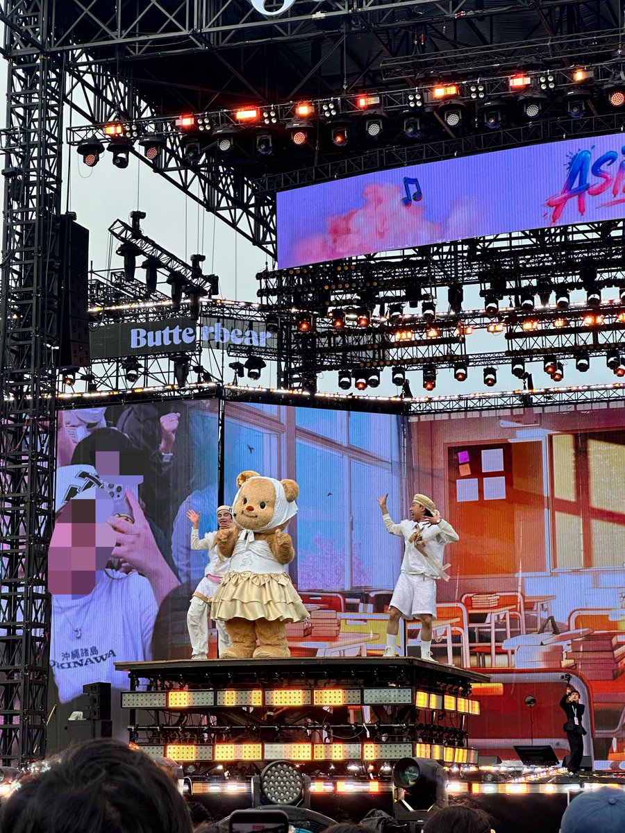 _esekupse's tweet photo. so many artists performing yesteday but only butterbear using the stage lift on the extended 🤣🤣🤣 https://t.co/XMgqY27lvd