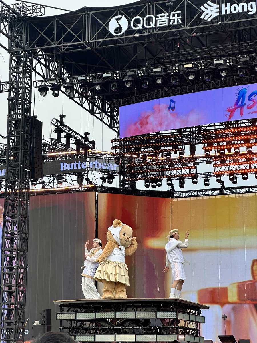 _esekupse's tweet photo. so many artists performing yesteday but only butterbear using the stage lift on the extended 🤣🤣🤣 https://t.co/XMgqY27lvd