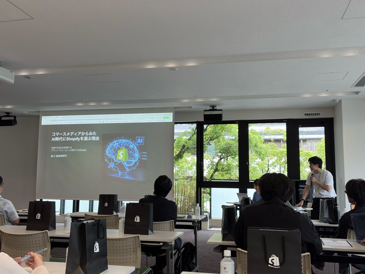 commercemedia1's tweet photo. 【イベントレポート】

福岡で開催された"Shopifyパートナーミートアップ2026"にて、弊社の稲田（@ryo_in_fuk）が登壇しました✨

「AI時代にShopifyを選ぶ理由」をテーマに、Shopify AIの活用事例やEC運営の可能性についてお話ししました💡

#Shopify #イベントレポート https://t.co/aPJtSQgUUu