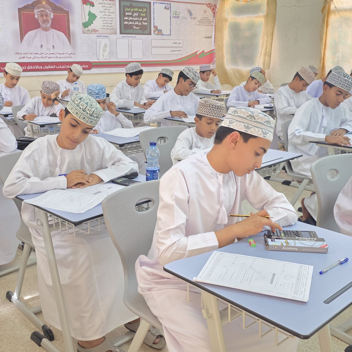 EduGovSsq5405's tweet photo. #تعلم_مستدام #يحدث_الآن

بدء الاختبارات النهائية للصفوف (٥-١١) للفصل الدراسي الثاني للعام الدراسي ٢٠٢٦/٢٠٢٥ م بمتابعة من مدير المدرسة الاستاذ "مسلم بن حمد المزامي" متمنين لهم دوام التوفيق والنجاح . https://t.co/XmlPOsJEia
