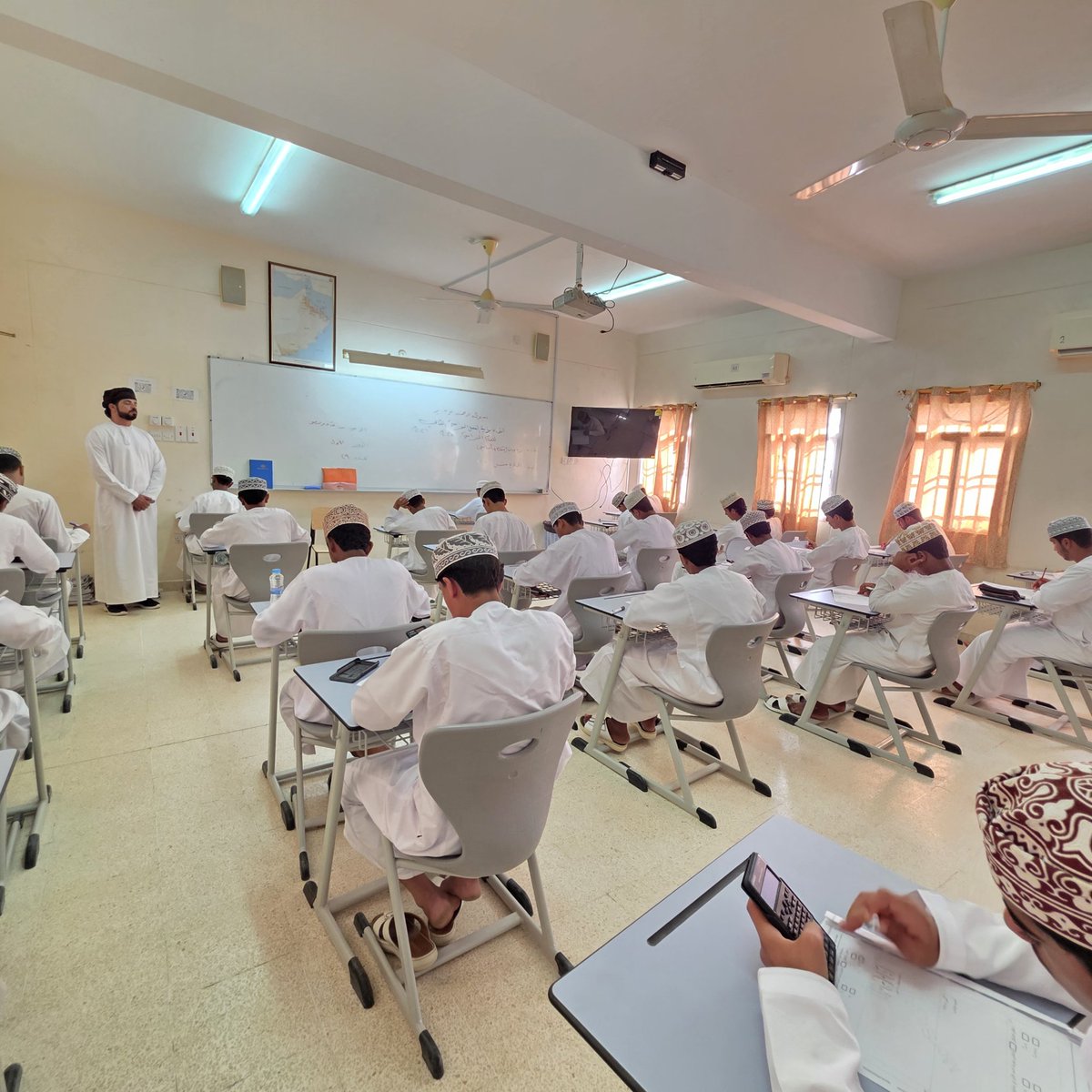 EduGovSsq5405's tweet photo. #تعلم_مستدام #يحدث_الآن

بدء الاختبارات النهائية للصفوف (٥-١١) للفصل الدراسي الثاني للعام الدراسي ٢٠٢٦/٢٠٢٥ م بمتابعة من مدير المدرسة الاستاذ "مسلم بن حمد المزامي" متمنين لهم دوام التوفيق والنجاح . https://t.co/XmlPOsJEia