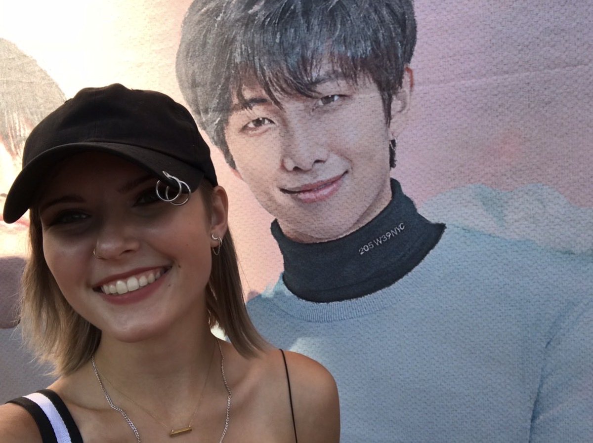 bstjo_on's tweet photo. first bts concert!  💜  latest bts concert! https://t.co/Gpr9PggsGl