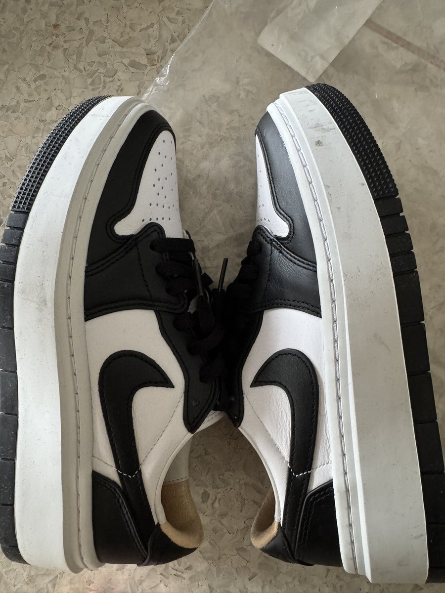rbluenlpink's tweet photo. ส่งต่อ Nike air jordan 1 elevate low panda size 38 (24cm) ส่งต่อ1500รวมส่งค่ะ 
สนใจถามได้ค่า
#ส่งต่อรองเท้า #รองเท้ามือสองของแท้ #ส่งต่อnike #nikeมือสอง https://t.co/4qw7CZ0Lk4