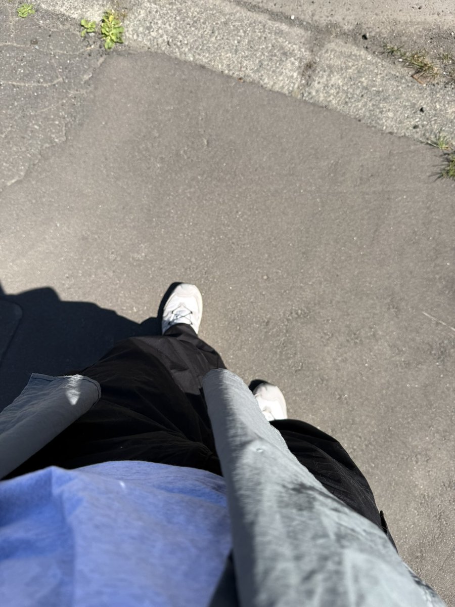 gengenhalhal's tweet photo. 今日も暖かい日ですね☀️

青空だと本当に気分が軽やかになるし、今日も頑張ろーって気持ちになる！

会社員の方は残り半日くらいお仕事あると思うけど、
残りもがんばりましょ🥰 https://t.co/bHhvgNOp8O