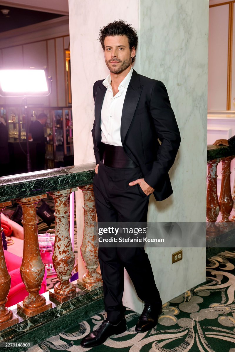 François Arnaud Pics tweet media