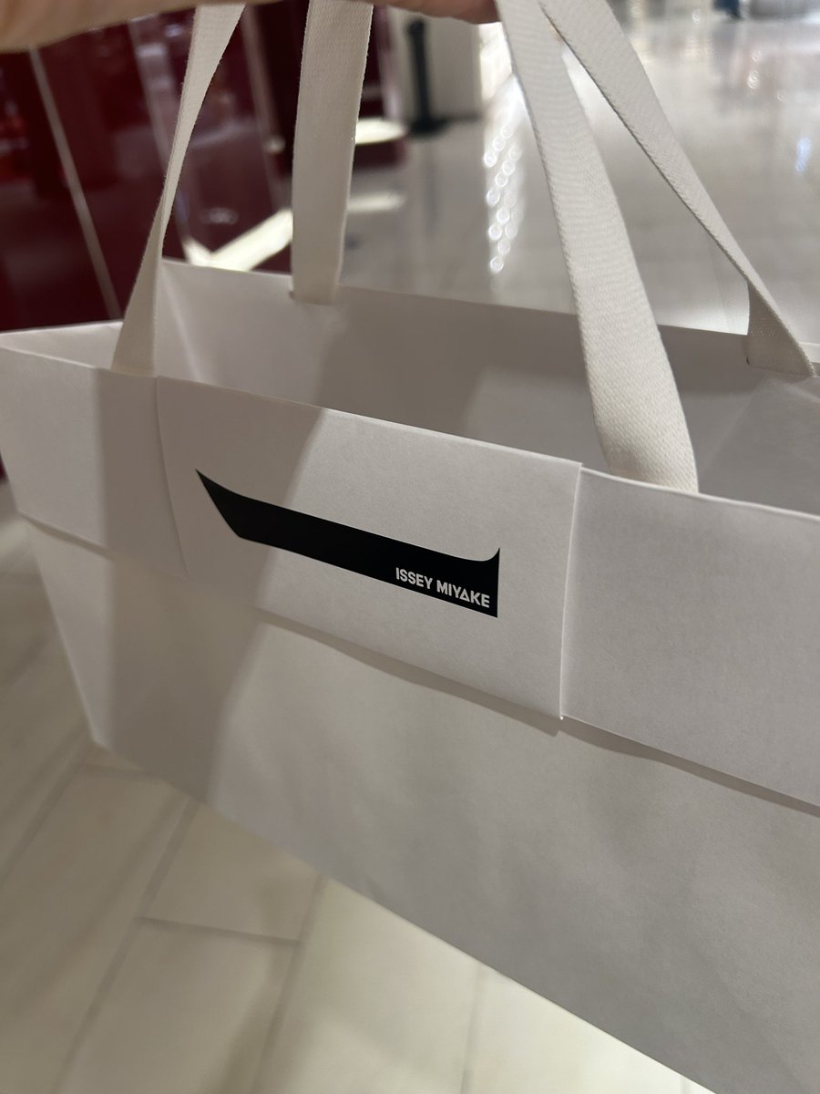decdn's tweet photo. 今期半年で一番欲しかったbasketのワンピース買った！抽選一巡目で買えたから待ちもなくて快適✨張り切って仕事しよーっと！ https://t.co/MCem9BIEKb