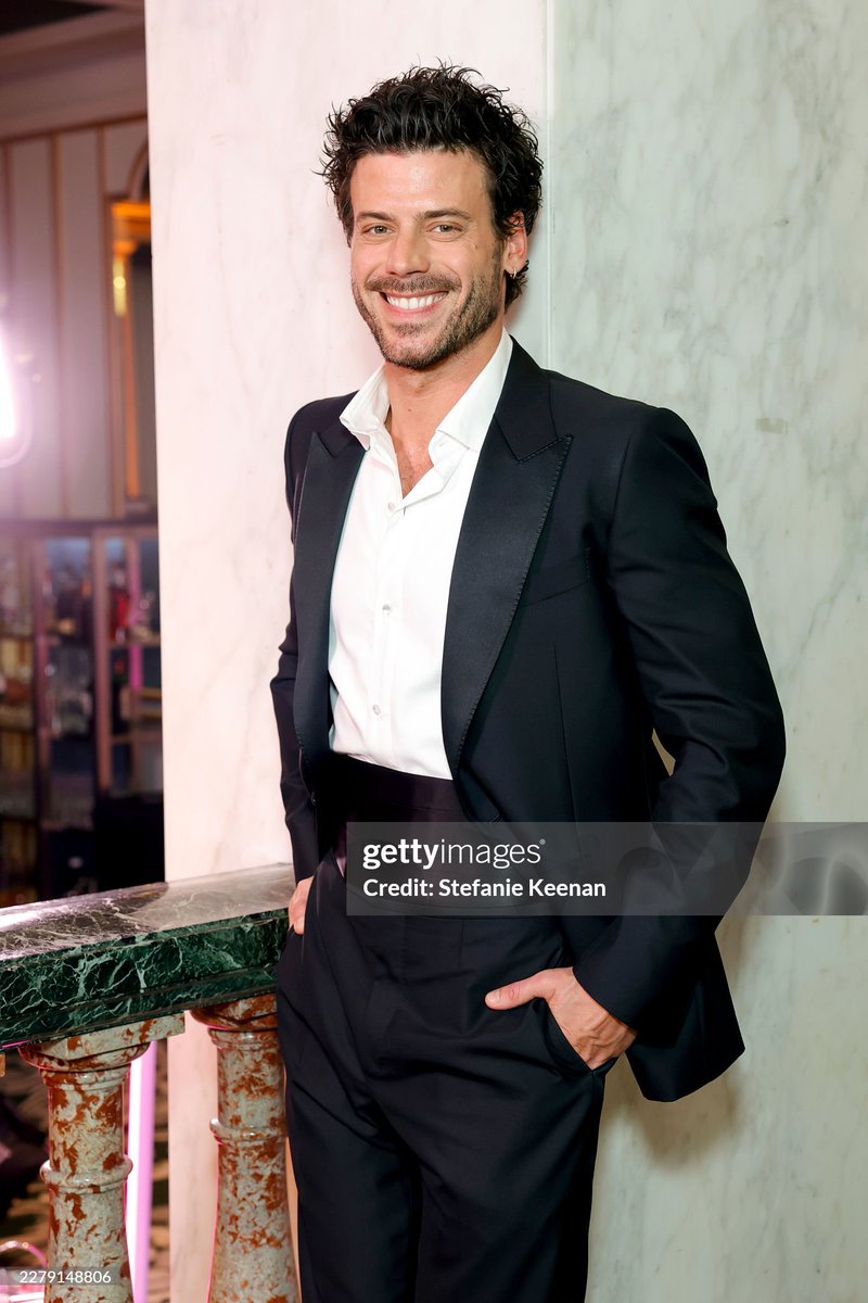 François Arnaud Pics tweet media
