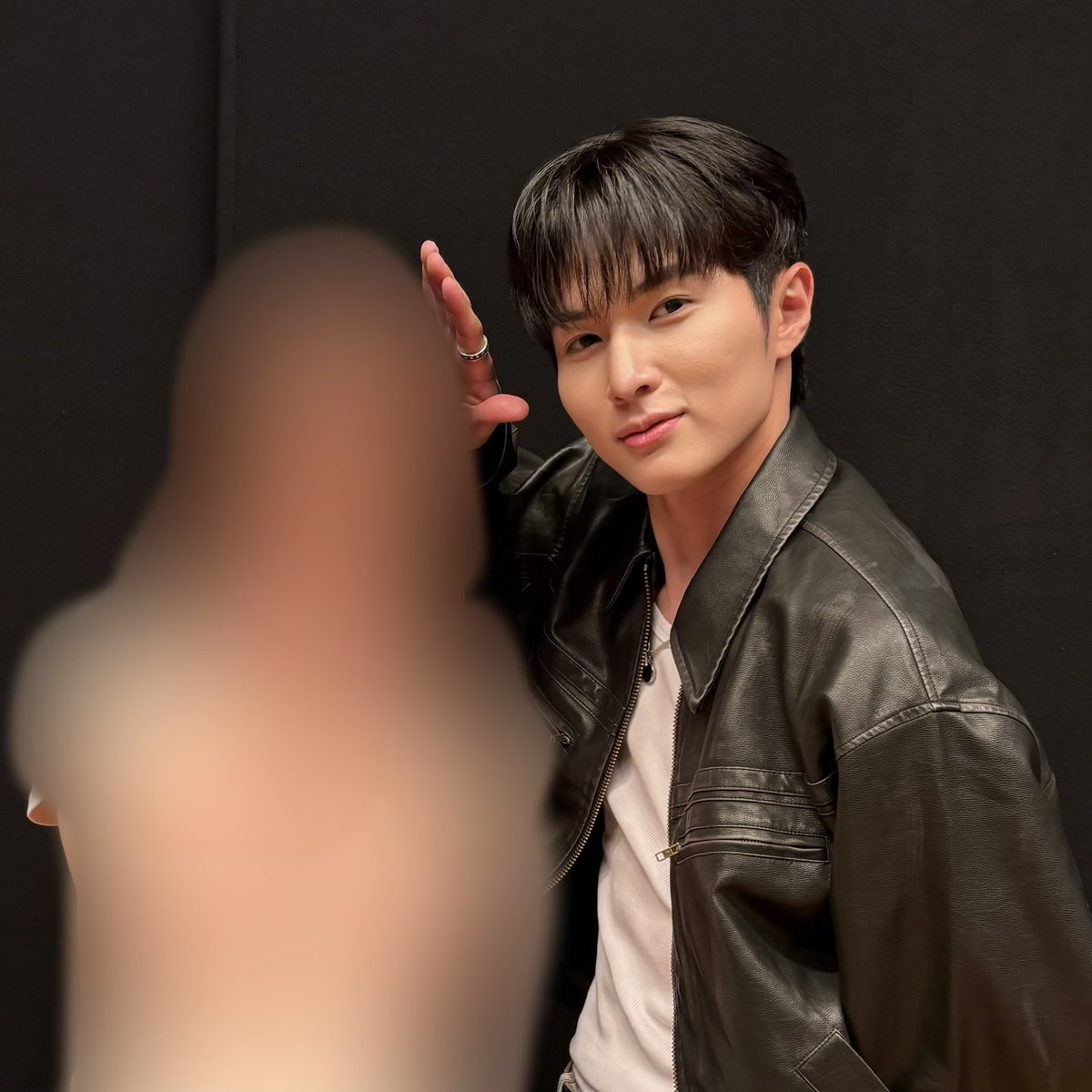 icecreamppmu's tweet photo. 휘브꼬마워잉🥺🫳🏻 https://t.co/yuHWqS6Tao