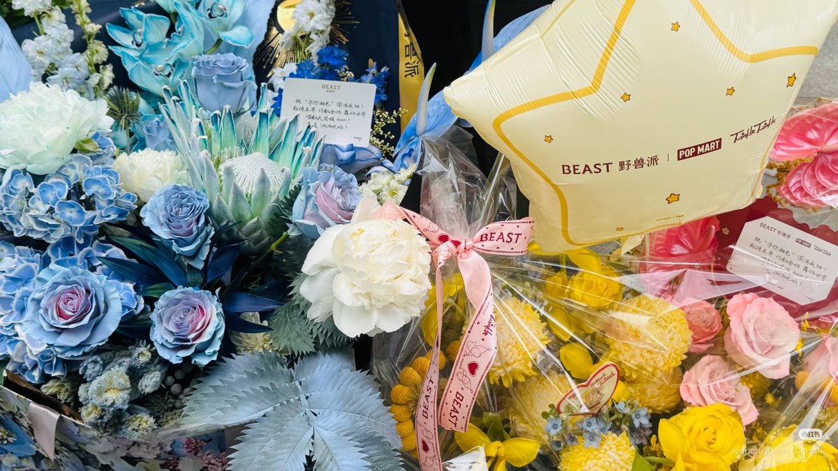 dyomines's tweet photo. YUQI sent a flower to Wang Anyu for his fanmeet

"Wishing "学徐相见" a complete success! Looking forward to Wang-ge blowing up the whole venue and shaking the world. Singing so powerfully it breaks the ceiling, damn!
So insane, this is just easy work!"

- Wugi https://t.co/8uLyQjtUxs