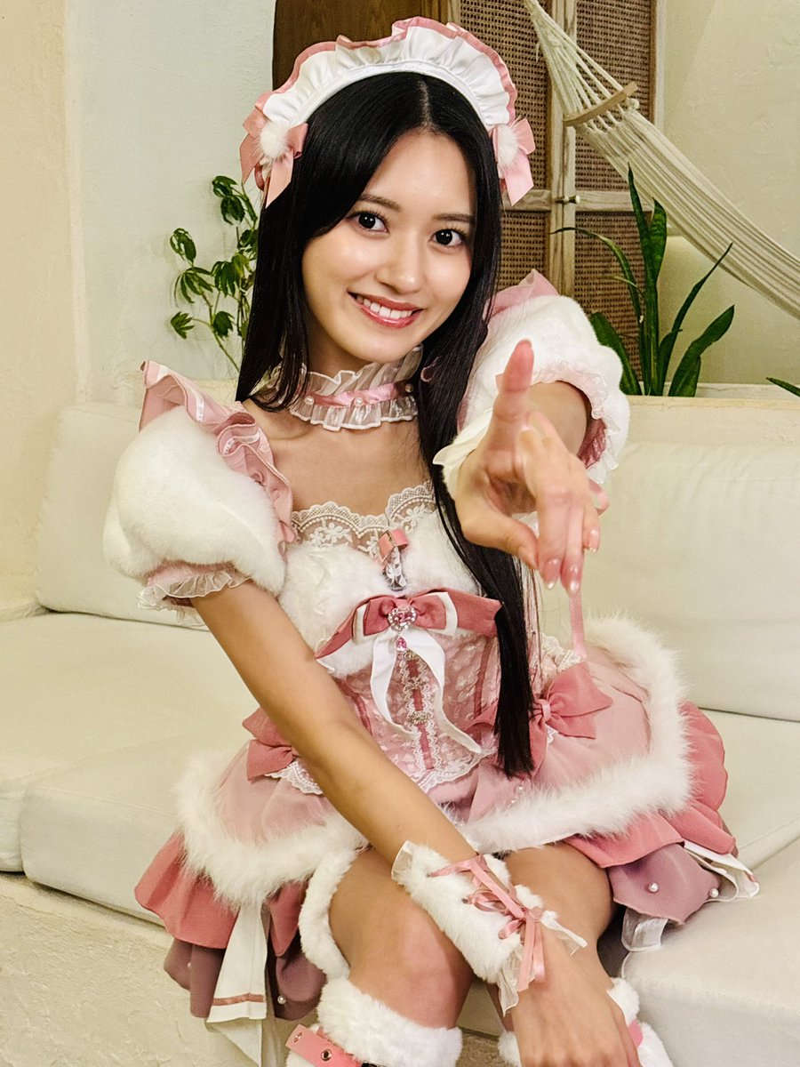 yellow3sun's tweet photo. 八掛海攝影會 第三部 
粉紅魔法女僕 Part 1

うみちゃんも参加者の要望に応じて、異なるポーズを取ります 
メイドはやはり主人の言うことに従うんだね、お願いがあれば必ず応える

最後尾にいる私、うみちゃんから元気いっぱいの抱擁をいただきました🥰（トガさん、ありがとうございます）

#八掛うみ https://t.co/fzNsNZ4LqD