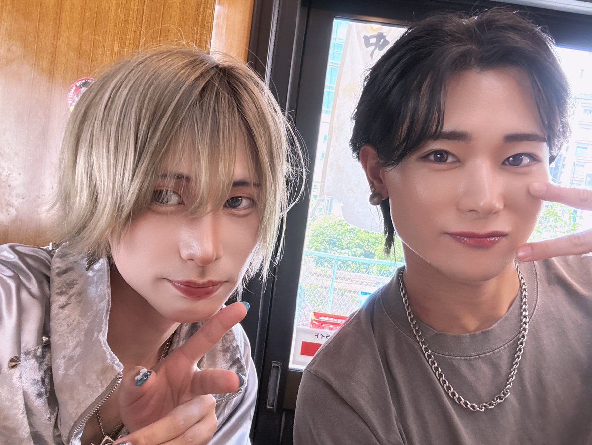 Rui__Merry's tweet photo. 今日もライブありがとうございました。

次回はSUBでお会いしましょう。
ライブは13:00からです🙂‍↕️

じゅりくんとつけめん来ました💙 https://t.co/WgyVSUm8Nq