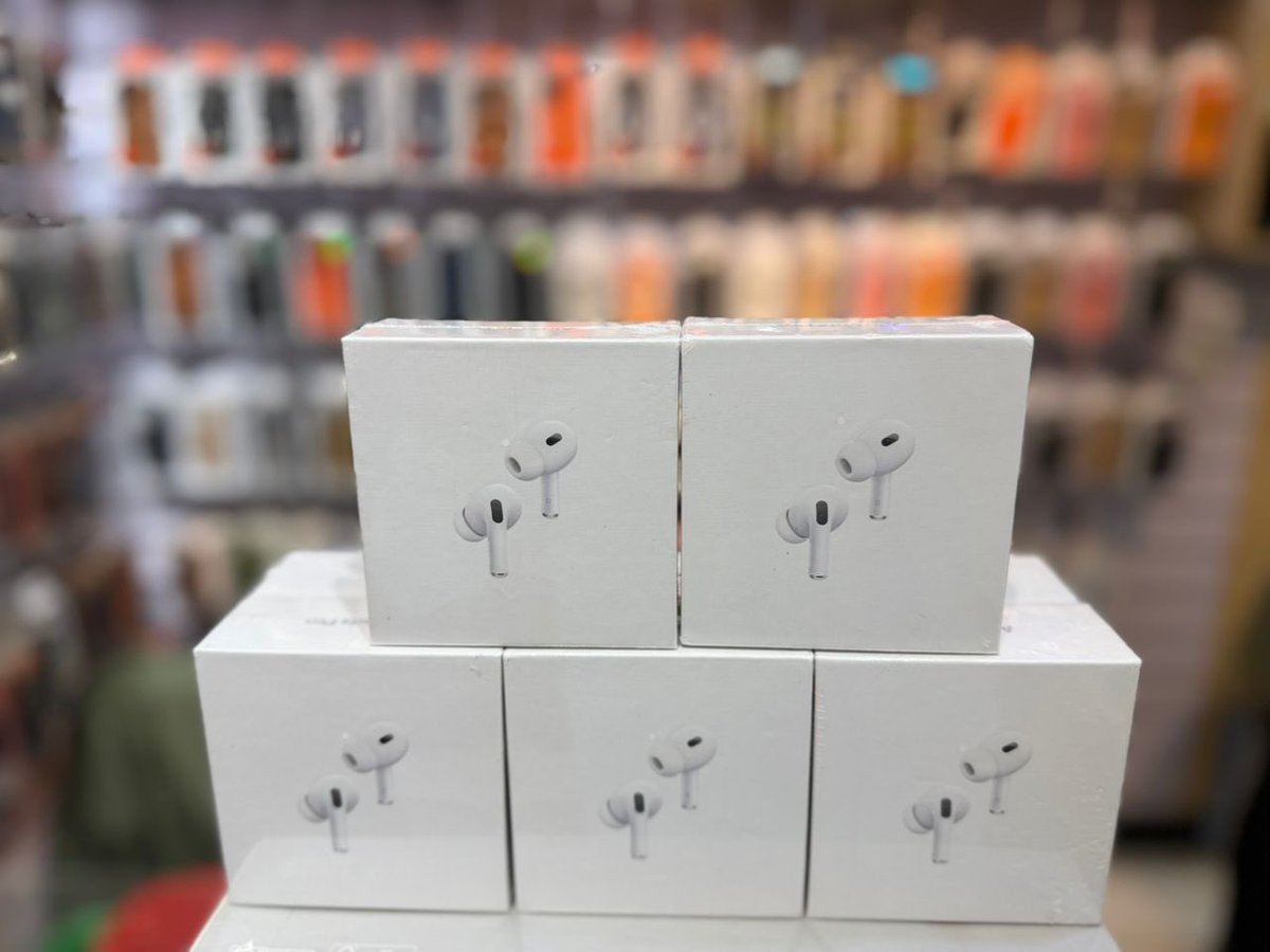 fone_fixer's tweet photo. Accessories up for grabs. Earbuds https://t.co/CVfacdK4Cx