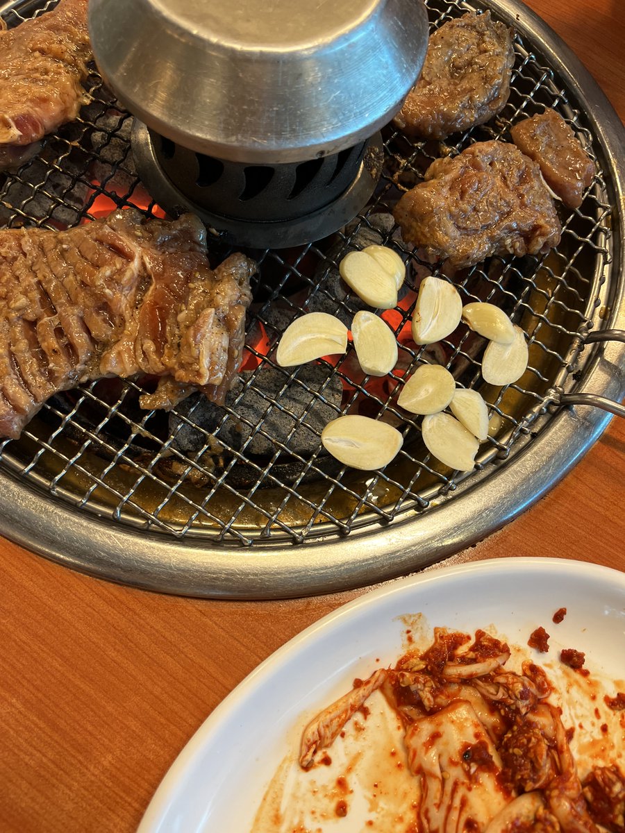 thinkwalden's tweet photo. 양화정은 그대로네. 출입구의 어항도 여전해. 그 안의 물고기야 유명을 달리했겠지만. https://t.co/dm14h898zr