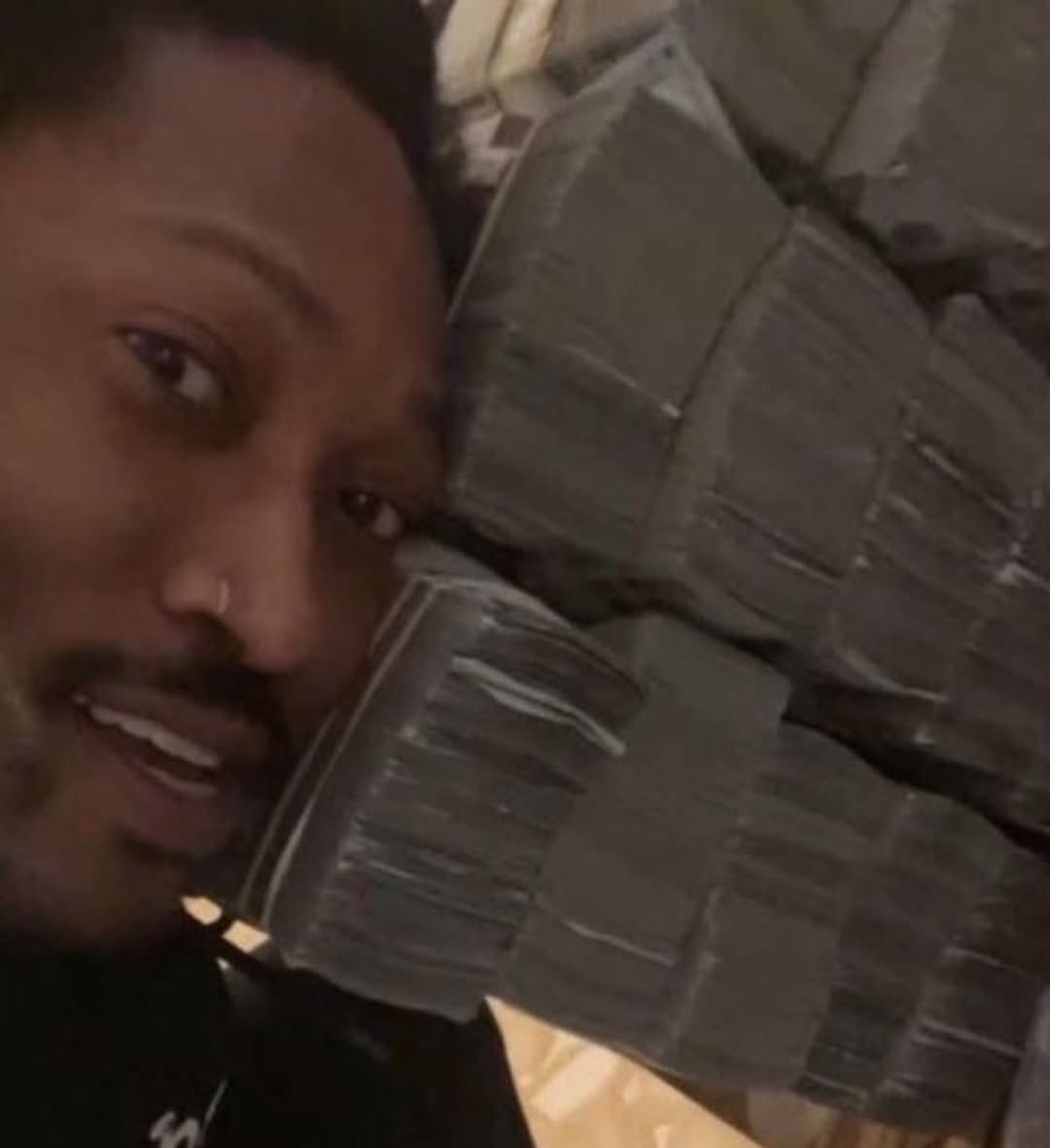 layxsnv's tweet photo. “Money doesn’t make you happy”
Me: https://t.co/Ej5idrbZDI