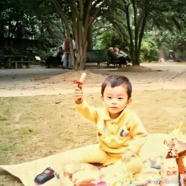 Hajuverse7's tweet photo. Happy children day little baby #Xiaoding #xixi #丁禹兮 #dingyuxi https://t.co/JmRJrFm5fF