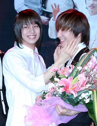 TeukchulDaily's tweet photo. Baby Teukchul 🥰 https://t.co/3msEdSQGH4