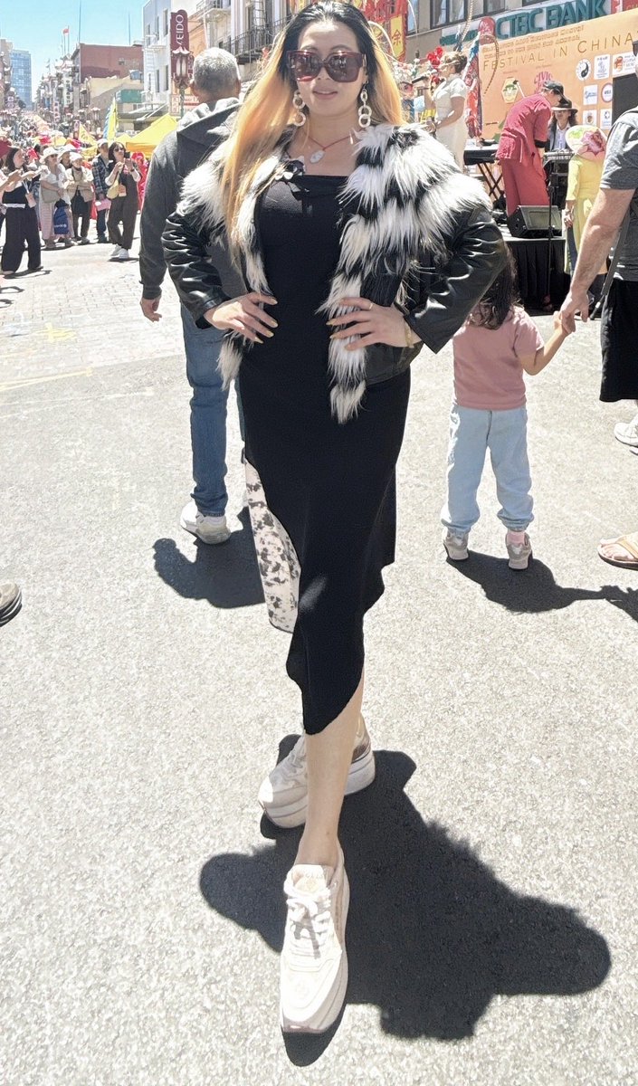 TangEstate's tweet photo. I am wearing Ellie Mei  - https://t.co/sHqyI1Ycgw #EllieMei #usabrand everywhere anytime, because I love it ! U worth it too , #FreeShipping or call 415-689-3988 pickup at #sanfranciscostore in #sanfrancisco  #SF , friends told me many people jealous, so what , who cares! By #HellenTang ( https://t.co/XRgSOrC11X)

我到哪都会穿上 #EllieMei 美国品牌服装上街，你也值得拥有： https://t.co/I9YG3lkViy 美国免费邮寄，或打电话预约去旧金山店面取 415-689-3988 ！
今天忙里偷闲来 #旧金山唐人街 #三藩市唐人街 逛逛玩玩！ 朋友告知我说很多人会羡慕嫉妒恨😄😝, so what  😄！By #HellenTang ( https://t.co/XRgSOrC11X)
*
*
*
*
*
*
#hellentangrealestate #hellentang #hellentongrealestate #hellentong #realestateagent #realtor #broker #loanofficer  #bayarea #listingagent #buyersagent #loanbroker  #actrealtyfinancegroup  #actrealtyandfinancegroup #brokerage #realestatebroker #sanfranciscorealtor #siliconvalleyrealestateagent #propertymanagement #investment #fashionstyle #fashiondesigner #fashionicons #runway 
 #美国加州旧金山房地产经纪人 #美国加州硅谷房地产经纪人 #美国加州大学房地产经纪人 #美国旧金山房屋出租 #美国加州物业管理 #美国加州房地产贷款经纪 #美国房地产投资 #美国  #唐海倫 #唐海伦 #美国房地产投资 #美国买房贷款 #realtorlife #selfie