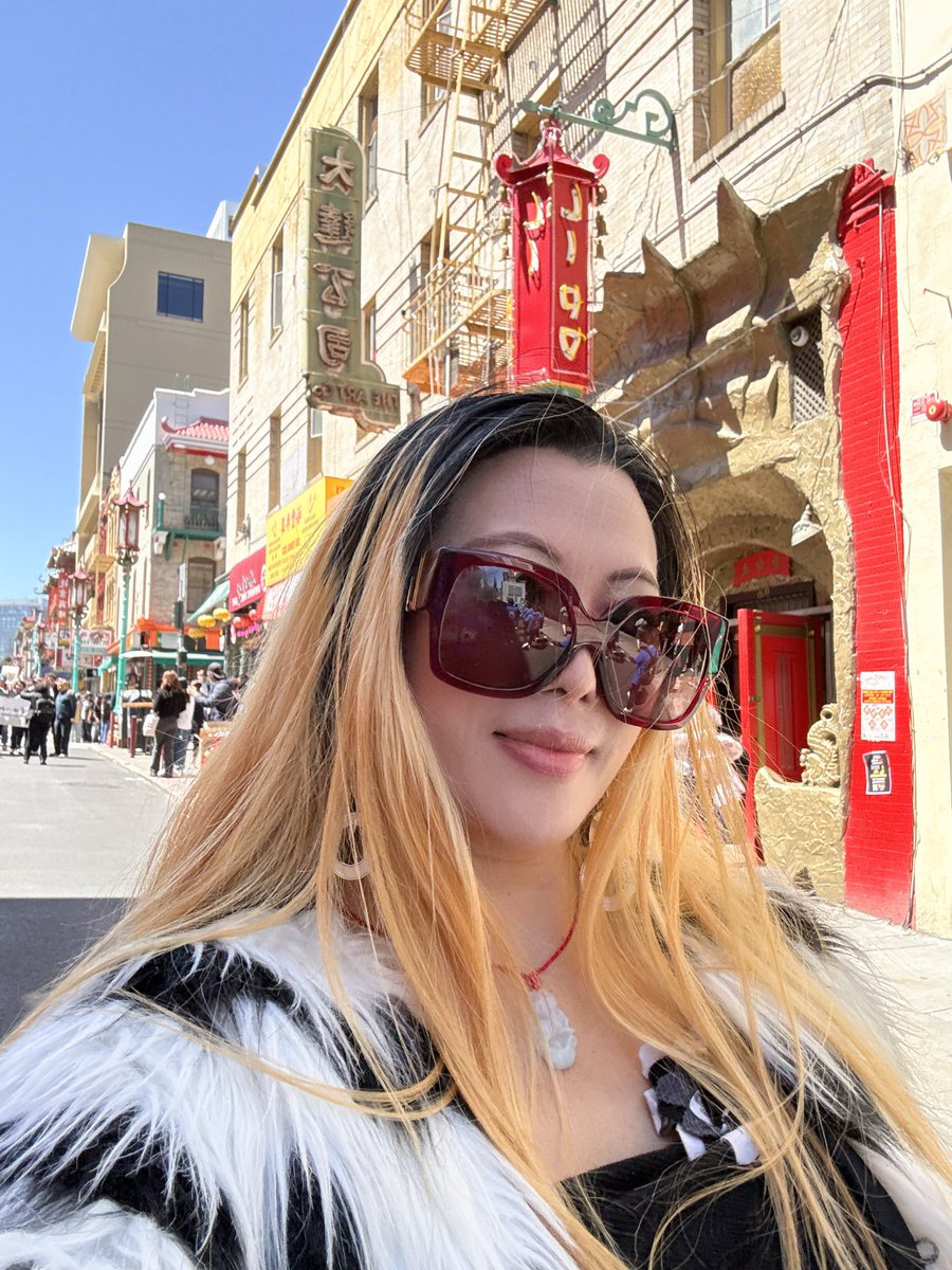TangEstate's tweet photo. I am wearing Ellie Mei  - https://t.co/sHqyI1Ycgw #EllieMei #usabrand everywhere anytime, because I love it ! U worth it too , #FreeShipping or call 415-689-3988 pickup at #sanfranciscostore in #sanfrancisco  #SF , friends told me many people jealous, so what , who cares! By #HellenTang ( https://t.co/XRgSOrC11X)

我到哪都会穿上 #EllieMei 美国品牌服装上街，你也值得拥有： https://t.co/I9YG3lkViy 美国免费邮寄，或打电话预约去旧金山店面取 415-689-3988 ！
今天忙里偷闲来 #旧金山唐人街 #三藩市唐人街 逛逛玩玩！ 朋友告知我说很多人会羡慕嫉妒恨😄😝, so what  😄！By #HellenTang ( https://t.co/XRgSOrC11X)
*
*
*
*
*
*
#hellentangrealestate #hellentang #hellentongrealestate #hellentong #realestateagent #realtor #broker #loanofficer  #bayarea #listingagent #buyersagent #loanbroker  #actrealtyfinancegroup  #actrealtyandfinancegroup #brokerage #realestatebroker #sanfranciscorealtor #siliconvalleyrealestateagent #propertymanagement #investment #fashionstyle #fashiondesigner #fashionicons #runway 
 #美国加州旧金山房地产经纪人 #美国加州硅谷房地产经纪人 #美国加州大学房地产经纪人 #美国旧金山房屋出租 #美国加州物业管理 #美国加州房地产贷款经纪 #美国房地产投资 #美国  #唐海倫 #唐海伦 #美国房地产投资 #美国买房贷款 #realtorlife #selfie