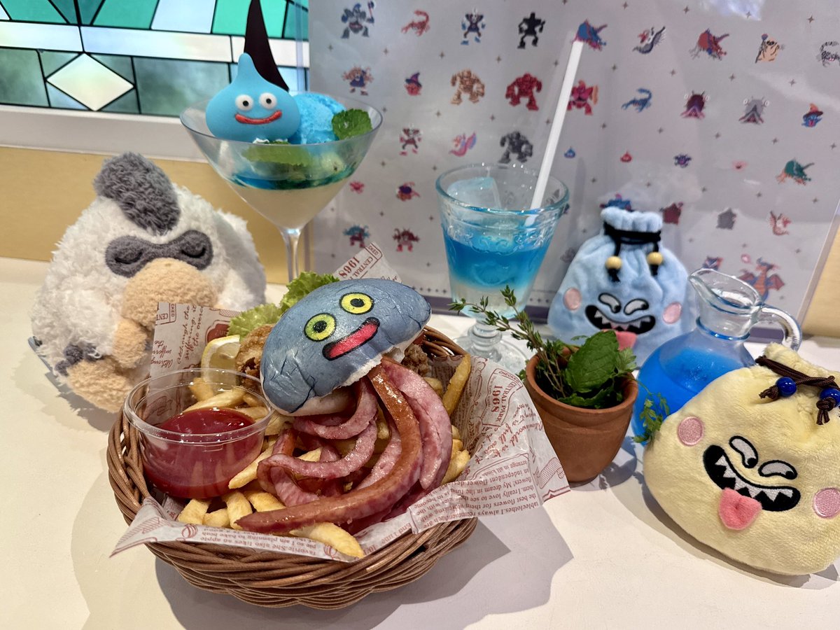 スクエニカフェ行ってきました♪ 頼んだのはもちろんドラクエ3種