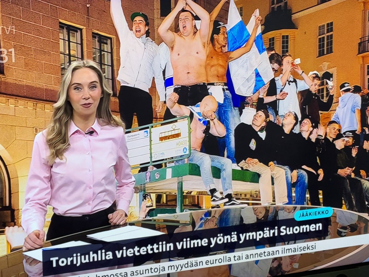 nikke_vaan's tweet photo. YLE suorittaa..😅
Se löysi sen ainoan somali ”kannattajan” huiveineen kommentoimaan!😂

Mutta eipä siinä mitään..😉👍 https://t.co/Hd1VVEsGyD