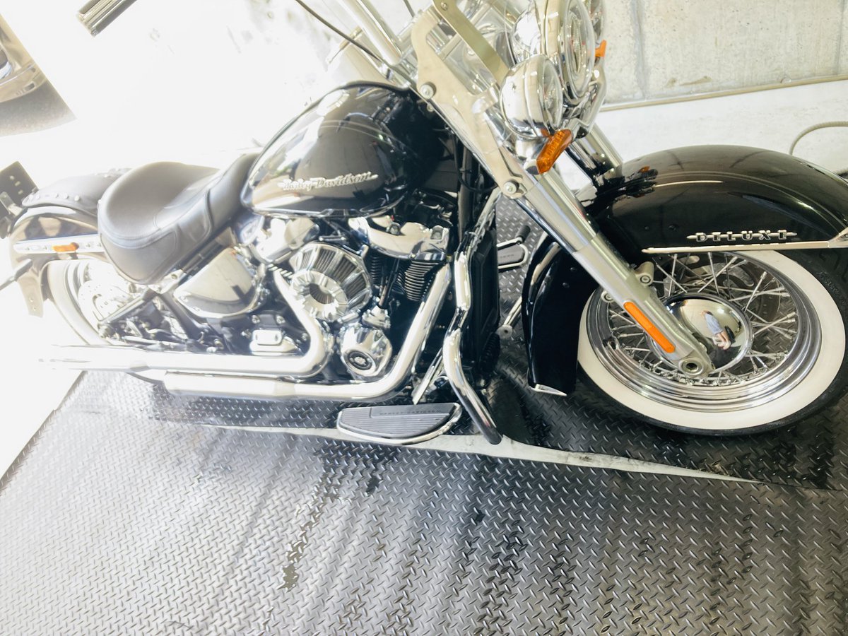 OldSalt0106's tweet photo. #バイク洗車Shine
横浜市戸塚区南舞岡1-10-62
Harley-Davidson FLDE
ガラス系ポリマーコ-ティングをさせて頂きました。
リピーターのお客様お越し頂きありがとう　
御座います。
#手洗洗車
#泡洗車
#綺麗なバイク
#大型バイク
#ばいくが好きな人と繋がりたい 
#ばいくのある風景 
#ばいくのある生活 https://t.co/sVPGRSV43C