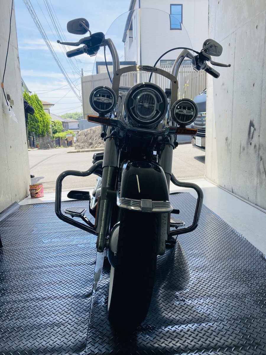 OldSalt0106's tweet photo. #バイク洗車Shine
横浜市戸塚区南舞岡1-10-62
Harley-Davidson FLDE
ガラス系ポリマーコ-ティングをさせて頂きました。
リピーターのお客様お越し頂きありがとう　
御座います。
#手洗洗車
#泡洗車
#綺麗なバイク
#大型バイク
#ばいくが好きな人と繋がりたい 
#ばいくのある風景 
#ばいくのある生活 https://t.co/sVPGRSV43C