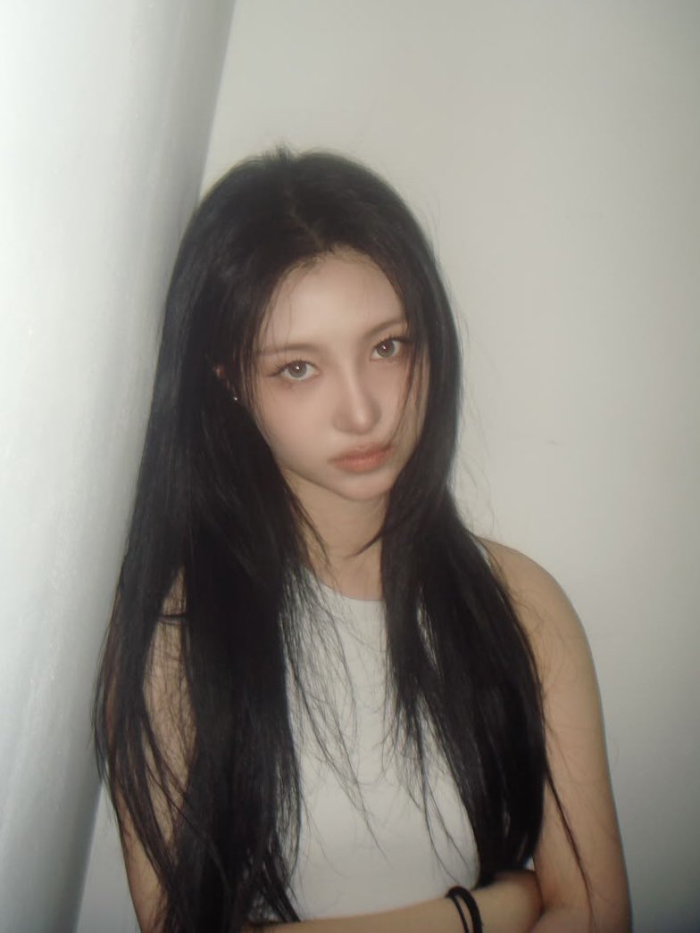 evonsloops's tweet photo. SHE’S SO FINE
#EVON #이본 #UNCHILD #언차일드 https://t.co/BlRcbDOPDt
