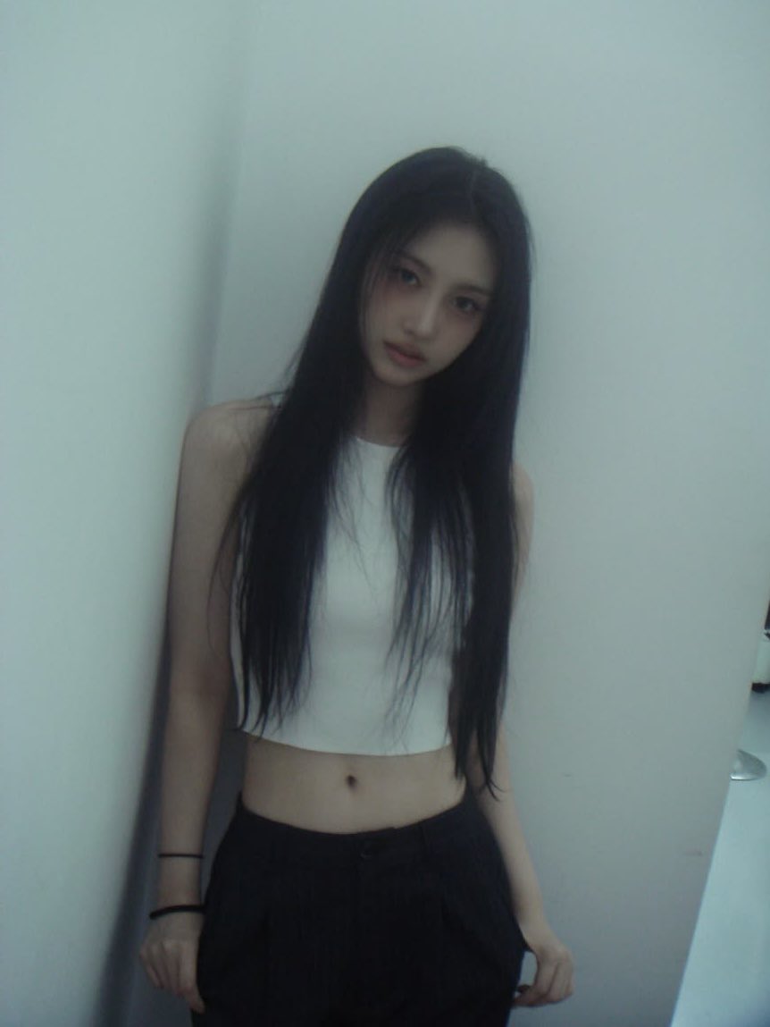 evonsloops's tweet photo. SHE’S SO FINE
#EVON #이본 #UNCHILD #언차일드 https://t.co/BlRcbDOPDt
