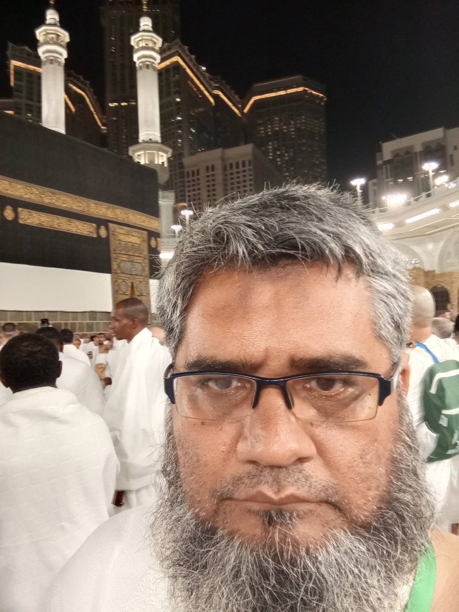 drowaiszmu's tweet photo. At Masjid-ul-Harram during Namaz-e-Isha Break. https://t.co/Hrge6XQHfU