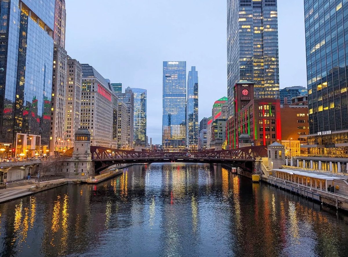 willigula's tweet photo. @_cat_turner @archpng @Eric_Erins It always amazes me that Chicago’s built environment is so much larger than 1950 but the population fell by a million people. https://t.co/fHR5JgWjIN