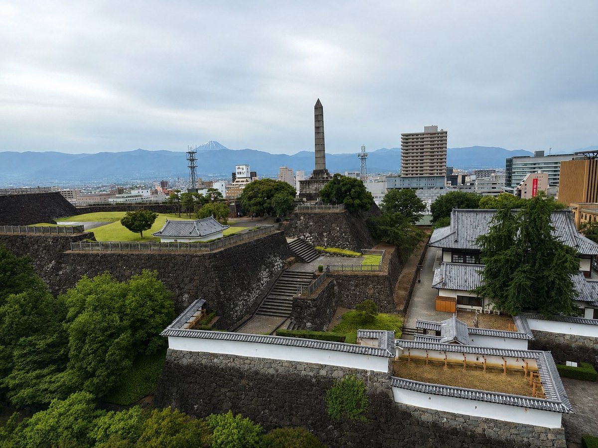 LisaMinoda's tweet photo. お泊まりした、ホテルの窓の景色も最高でした。
城跡🏯 https://t.co/Y0865V2gZI