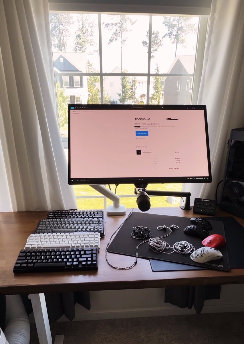 floopcs's tweet photo. Anyone wanna send me some more peripherals😂 https://t.co/rIPB6z3OY1