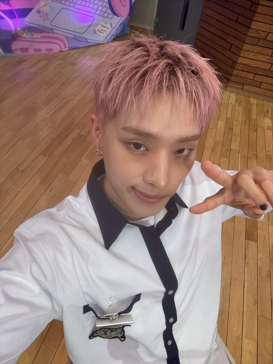 p1hits's tweet photo. keeho just sent selcas on fromm 🩷

#P1Harmony #피원하모니 #기호 https://t.co/KTcQfe7LtX