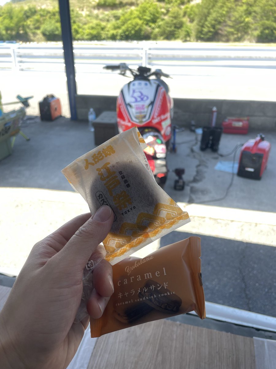 tb_cbr's tweet photo. 美味しいお菓子いっぱい食べて
銭湯のお品書きが大幅に変更されてて
はいはいに癒された2日間でした！！
カツカレー帰ってきてくれ！！ https://t.co/N2htyWpHlv