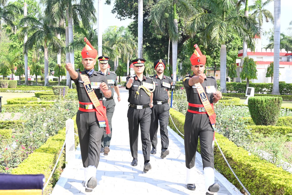 UBArea_IA's tweet photo. 🔥 80 YEARS OF HONOUR. 80 YEARS OF VALOUR. 80 YEARS OF SERVICE TO THE NATION. 🔥
Raised on 01 Jun 1946 as HQ UP Area, the mighty #UttarBharat completes 80 glorious years of unwavering commitment to India’s security and sovereignty. 🇮🇳
On the historic occasion, Lt Gen DG Misra, AVSM, GOC HQ #UttarBharat paid solemn tribute at the War Memorial, honouring the immortal heroes who made the Supreme Sacrifice for the Nation. 🕯️⚔️
Their courage built our legacy. Their sacrifice fuels our resolve.
Salute to every soldier, veteran and military family who has strengthened this remarkable journey of duty, honour and nation-first service.
💪 80 Years Strong. 🦅 Always Ready. 🇮🇳 Forever Dedicated.
🔥 80 वर्ष शौर्य के। 80 वर्ष समर्पण के। 80 वर्ष राष्ट्र सेवा के। 🔥

01 जून 1946 को HQ UP Area के रूप में स्थापित #उत्तरभारत ने आज अपने गौरवशाली 80वें स्थापना दिवस का ऐतिहासिक पड़ाव प्राप्त किया। 🇮🇳
इस अवसर पर Lt Gen DG Misra, AVSM, GOC HQ #UttarBharat ने युद्ध स्मारक पर पुष्पचक्र अर्पित कर उन अमर वीरों को श्रद्धांजलि दी जिन्होंने मातृभूमि की रक्षा हेतु अपना सर्वस्व न्योछावर कर दिया। 🕯️⚔️
उनका बलिदान हमारी विरासत है। उनकी वीरता हमारी प्रेरणा है। उनका संकल्प हमारी शक्ति है।
सभी सैनिकों, पूर्व सैनिकों एवं सैन्य परिवारों को स्थापना दिवस की हार्दिक शुभकामनाएँ।
🦅 80 वर्ष अटूट विश्वास के। 💪 80 वर्ष अदम्य साहस के। 🇮🇳 80 वर्ष राष्ट्र सर्वोपरि के।

#80YearsOfUttarBharat #RaisingDay #NationFirst #IndianArmy #VeerNaman #ServiceBeforeSelf #उत्तरभारत #80वर्ष_उत्तरभारत #स्थापनादिवस #वीरों_को_नमन #भारतीयसेना #राष्ट्रसर्वोपरि
@adgpi @panchshulpulse @PRODefDehradun @suryacommand @IbexRadioTarana @radioibextarana @voiceofspiti @voiceofkinnaur  @ProDefLko @SpokespersonMoD @DefMinIndia