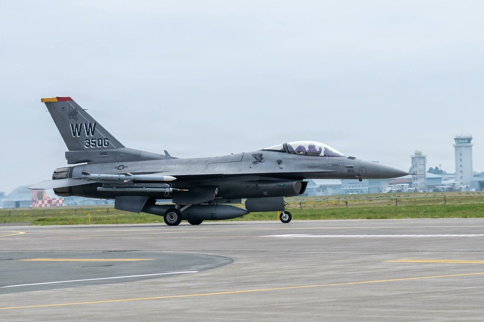 USFJ_J's tweet photo. 第35戦闘航空団のパイロットが即応態勢維持のため飛行任務を実施

こうした訓練飛行は、パイロットの戦闘即応態勢を維持するとともに、米インド太平洋軍の地域任務要件を支援するための飛行任務を遂行する米空軍三沢基地第35戦闘航空団の能力を強化するものです。 https://t.co/Pa1bFRH4vz