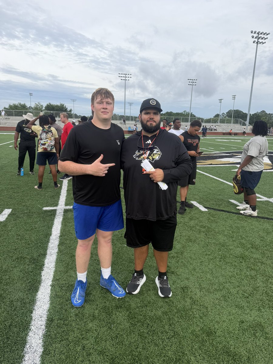 AveryMarshall42's tweet photo. Had a great time @eccc_football this week!! https://t.co/K2wbH6AzNi