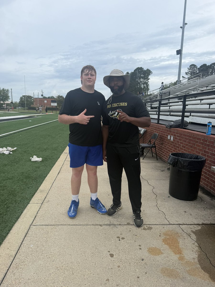 AveryMarshall42's tweet photo. Had a great time @eccc_football this week!! https://t.co/K2wbH6AzNi