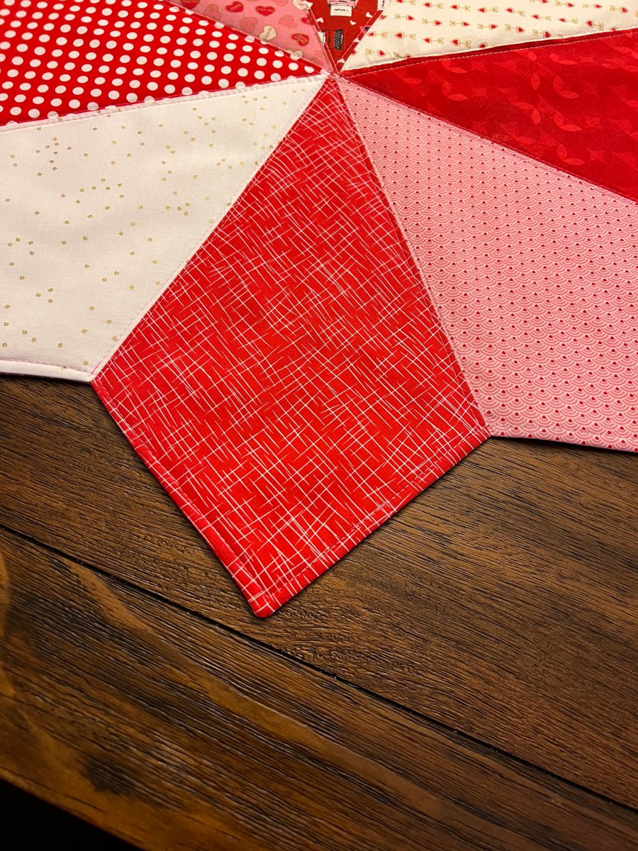 angelhw1956's tweet photo. Quilted Valentines Table Topper https://t.co/ObXR8E7oGX #TeaTimeQuiltsnMore #Etsy #TableTopper https://t.co/uXN9pyiOYi