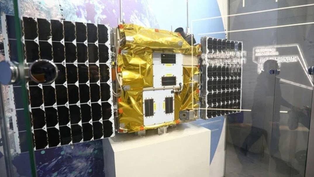 DrTradeInt's tweet photo. @Starlink russia doing his own starlink. Would not work for sure but funny. https://t.co/KCU9CUZ1G1