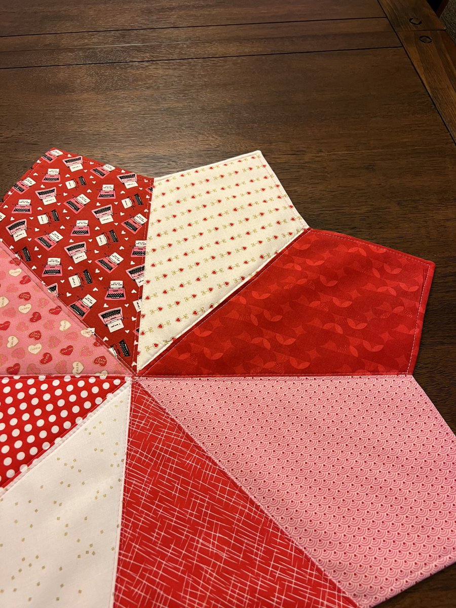 angelhw1956's tweet photo. Quilted Valentines Table Topper https://t.co/ObXR8E7oGX #TeaTimeQuiltsnMore #Etsy #TableTopper https://t.co/uXN9pyiOYi