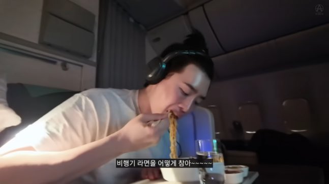 js_89914's tweet photo. 이종석, 폭풍 먹방 후 반성…＂점점 동그래지고 있어＂ (출처 : 네이버 연예) https://t.co/UZHneiJYfT 

#이종석
#leejongsuk
#イジョンソク https://t.co/dPdksDkYf4